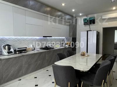 6-бөлмелі пәтер · 200 м² · 3/3 қабат, Хиуаз Доспанова 26, бағасы: 70 млн ₸ в Уральске