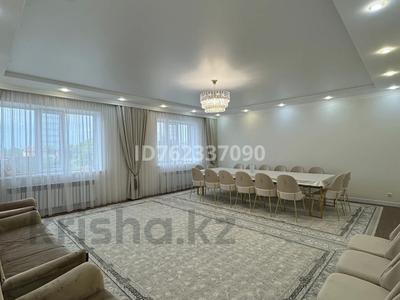6-комнатная квартира · 200 м² · 3/3 этаж, Хиуаз Доспанова 26 за 77 млн 〒 в Уральске