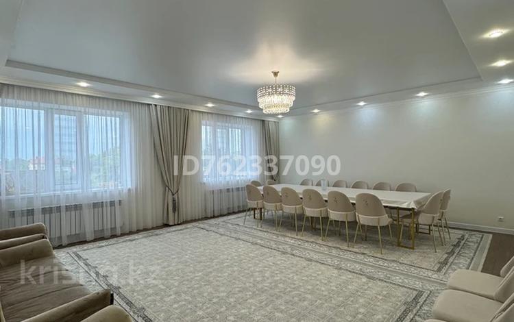 6-бөлмелі пәтер · 200 м² · 3/3 қабат, Хиуаз Доспанова 26, бағасы: 95 млн ₸ в Уральске — фото 3