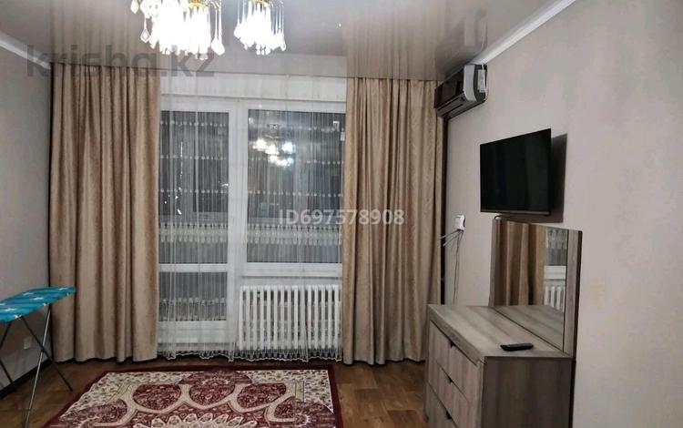1-комнатная квартира · 40 м² · 1/9 этаж, 4 мкр 11 за 10 000 ₸ в Аксае — фото 2