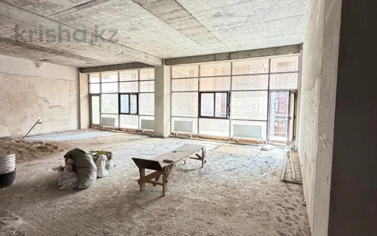 3-бөлмелі пәтер · 167.2 м² · 3/7 қабат, Жамакаева 254/2, бағасы: 120 млн ₸ в Алматы, Медеуский р-н — фото 2