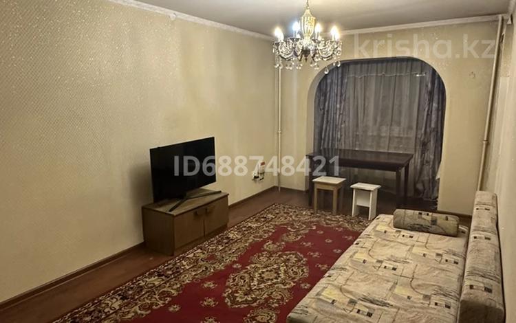 3-комнатная квартира, 58 м², 2/4 этаж помесячно, мкр №8 28