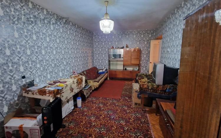 2-комнатная квартира, 43 м², 3/5 этаж, м-н Самал за 10.8 млн 〒 в Талдыкоргане, мкр Самал — фото 2