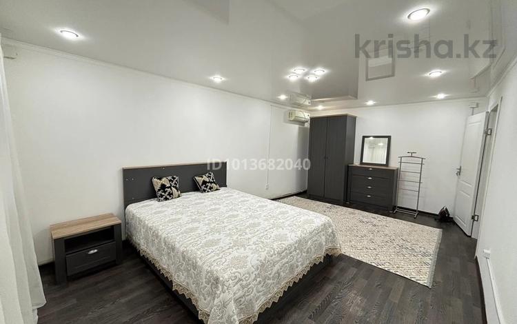 2-бөлмелі пәтер · 60 м² · 1/1 қабат, Елизарова 32 — Областная больница, рынок, бағасы: 150 000 ₸ в Уральске — фото 2