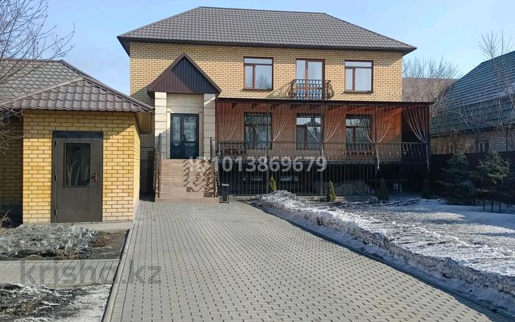 Дом · 7 комнат · 270 м², Абая 148 — Любимый дом- Район церковь за 120 000 ₸ в Семее — фото 19