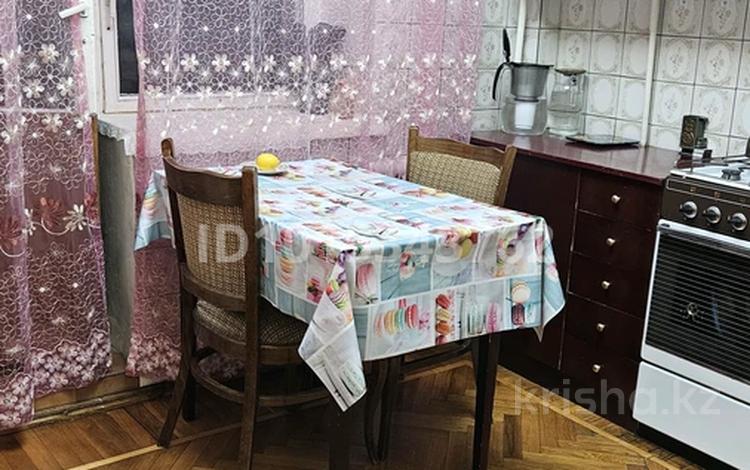 1-комнатная квартира · 37 м² · 2/5 этаж, мкр Самал-1 — Находится возле ТЦ ЕВРАЗИЯ за 300 000 ₸ в Алматы, Медеуский р-н — фото 2