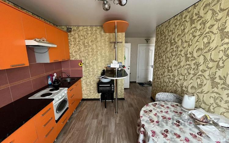 2-бөлмелі пәтер · 50 м² · 8/9 қабат, ул. Тельмана Уранхаева 1, бағасы: 24 млн ₸ в Семее, Красный Кордон — фото 2