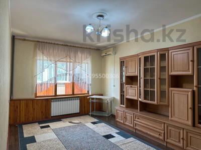 3-комнатная квартира · 70 м² · 3/4 этаж, 15-й микрорайон, 15-й микрорайон 43 — ДК ФОСФОРНИК, Рынки Коктем, Айна, остановка Балдырган за 26 млн 〒 в Шымкенте, Енбекшинский р-н