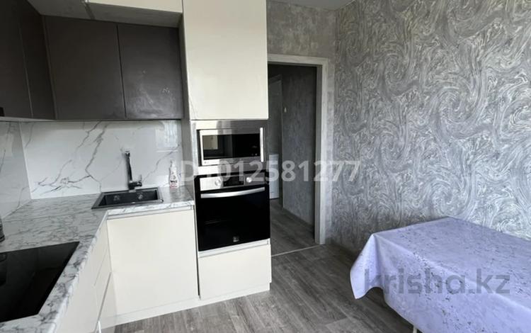2-комнатная квартира · 54 м² · 6/10 этаж, Майкудук, Мкр Голубые пруды 4 за 21 млн ₸ в Караганде, Алихана Бокейханова р-н — фото 2