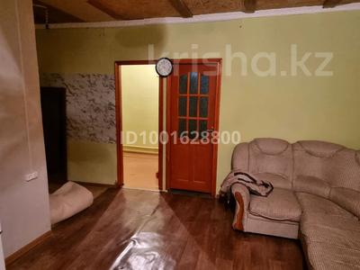 Отдельный дом · 2 комнаты · 54 м², А.Байтурсынов 13 — Мустафа Шокая за 70 000 〒 в Уральске