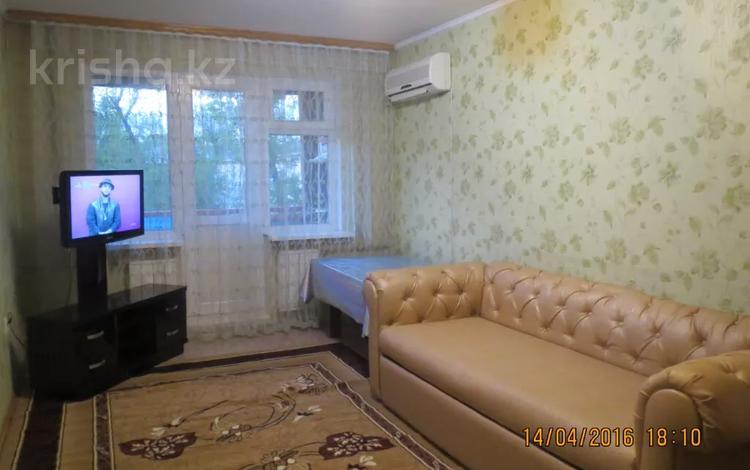 3-комнатная квартира, 70 м², 2/5 этаж посуточно, Б.Момышулы 3А за 12 000 〒 в Шымкенте, Аль-Фарабийский р-н — фото 2