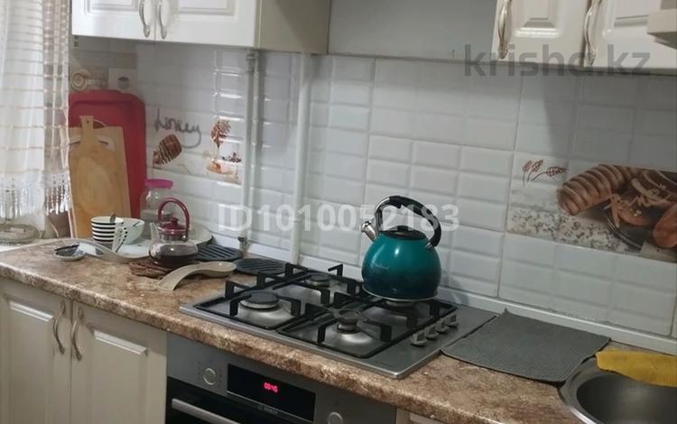 3-бөлмелі пәтер · 48 м² · 3/5 қабат, мкр 5, есет-батыра 91/1 — дом ветеранов, бағасы: 15.5 млн 〒 в Актобе — фото 2