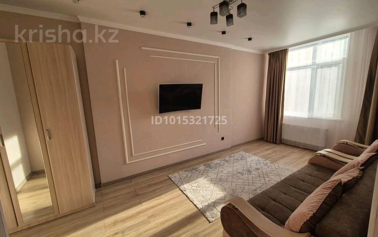 1-комнатная квартира · 40 м² · 6/17 этаж, А. Байтурсынова 32/2 за 270 000 ₸ в Астане, Сарайшык р-н — фото 2