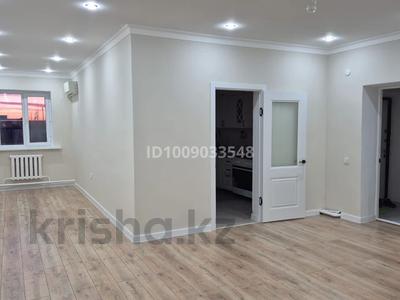 Отдельный дом · 4 комнаты · 200 м² · 10 сот., мкр Кокарна, 2 11 за 25 млн ₸ в Атырау
