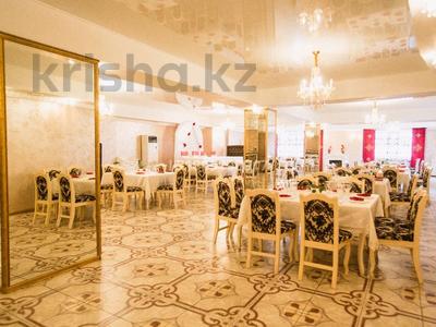 Свободное назначение, офисы, магазины и бутики, склады, общепит, салоны красоты, бани, гостиницы и зоны отдыха, фитнес и спорт, медцентры и аптеки, образование, развлечения, конференц-залы, кабинеты и рабочие места, студии · 800 м² за 1 000 〒 в Павлодаре