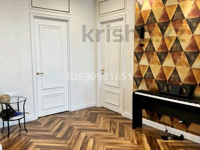 4-комнатная квартира · 175 м² · 11/12 этаж, Варламова 33 — Абая Тлендиева за 155 млн 〒 в Алматы, Алмалинский р-н