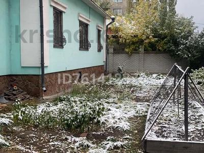 Продажа домов и дачи в Абай обл.: Отдельный дом · 9 комнат · 370 м² · 12 сот., Посмакова 93 — За цумом за 180 млн 〒 Отдельный дом · 9 комнат · 370 м² · 12 сот., Посмакова 93 — За цумом за 180 млн 〒 в Семее