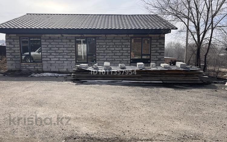 Жеке үй · 4 бөлме · 110 м² · 16 сот., Дружбы народов 47 — Угол ул. Вартаняна, бағасы: 50 млн ₸ в Усть-Каменогорске — фото 2