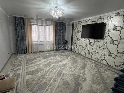 2-бөлмелі пәтер · 82 м² · 6/10 қабат, Ескі аэропорт ш/а., Самал 86, бағасы: 32 млн ₸ в Уральске, мкр Старый Аэропорт