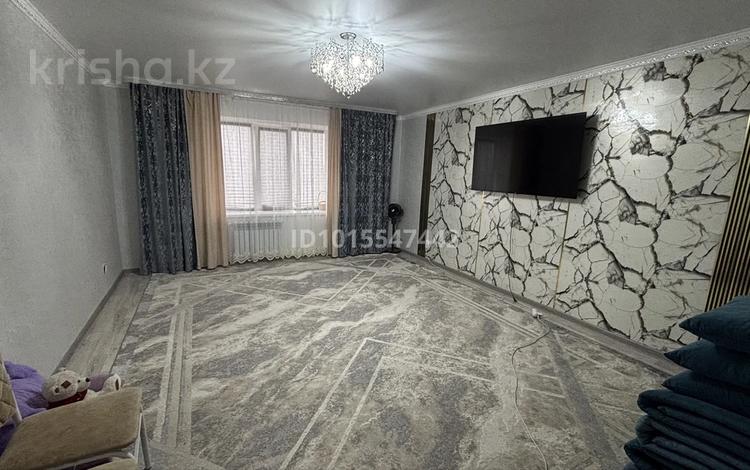 2-бөлмелі пәтер · 82 м² · 6/10 қабат, Ескі аэропорт ш/а., Самал 86, бағасы: 32 млн ₸ в Уральске, мкр Старый Аэропорт — фото 2