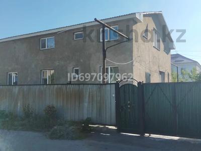 Продажа домов и дачи в Жетысу обл.: Отдельный дом · 6 комнат · 200 м² · 10 сот., Ауэзова 24 за 67 млн 〒 Отдельный дом · 6 комнат · 200 м² · 10 сот., Ауэзова 24 за 67 млн 〒 в Талдыкоргане, Каратал