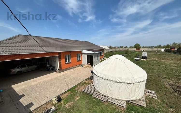 Отдельный дом · 4 комнаты · 120 м² · 30 сот., жилой массив Кызылжар за 35 млн 〒 в Актобе — фото 2