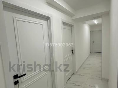 Офисы · 200 м² за 500 000 ₸ в Астане, Есильский р-н
