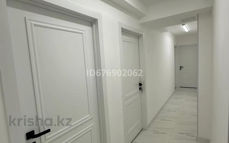 Офисы · 200 м² за 500 000 ₸ в Астане, Есильский р-н — фото 15