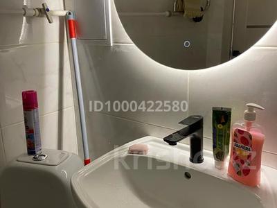 2-бөлмелі пәтер · 60 м² · 1/5 қабат, мкр 11, Станционная 33, бағасы: 10.5 млн ₸ в Актобе