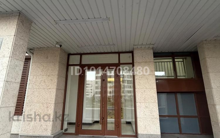 Офисы, кабинеты и рабочие места · 45 м² за 100 000 ₸ в Астане, Есильский р-н — фото 2