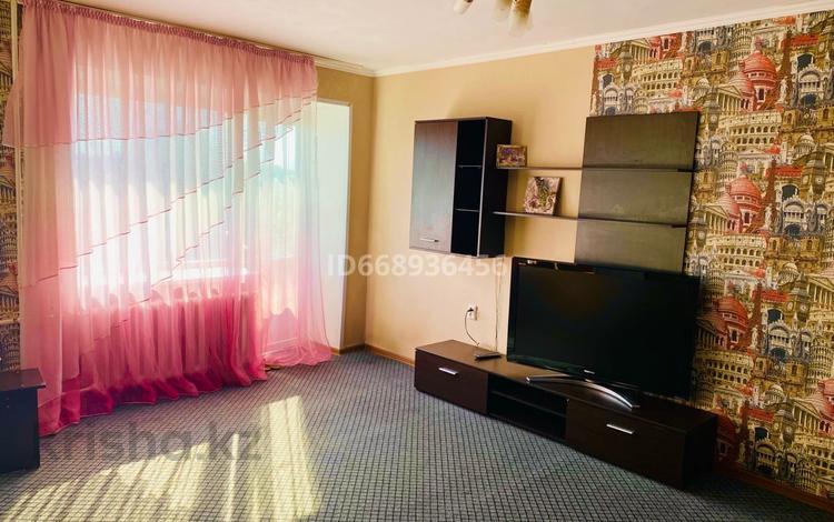 1-комнатная квартира · 40 м² · 4/5 этаж, бульвар Гагарина за 9 000 ₸ в Усть-Каменогорске — фото 2