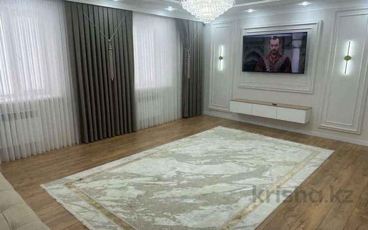 3-комнатная квартира · 105 м² · 4/5 этаж, Алтын орда за 350 000 ₸ в Актобе — фото 2