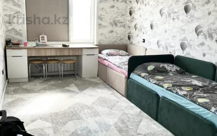 3-бөлмелі пәтер · 81 м² · 9/9 қабат, Увалиева 8/1, бағасы: 33.7 млн ₸ в Усть-Каменогорске — фото 2