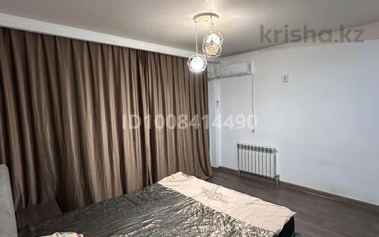 1-комнатная квартира · 41 м² · 10/10 этаж, мкр Аксай-5, Момышулы 25 за 300 000 ₸ в Алматы, Ауэзовский р-н — фото 2
