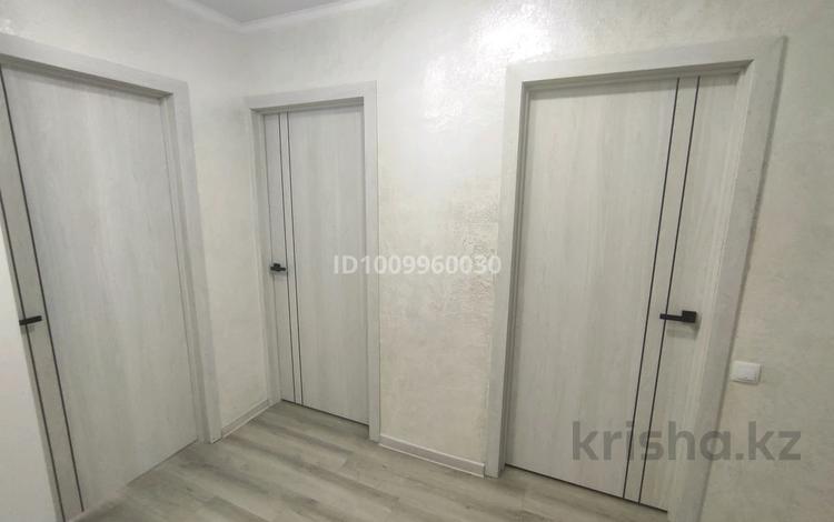 3-комнатная квартира · 62 м² · 2/5 этаж, мкр 5, Абулхаир Хана (Проспект) 28 — Район Электрон за 18.9 млн ₸ в Актобе — фото 10