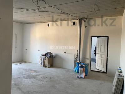 3-бөлмелі пәтер · 124 м² · 2/5 қабат, Алтын орда ш/а., Ораз тате 19 б/1 — НИШ, бағасы: 35.5 млн ₸ в Актобе, мкр. Алтын орда