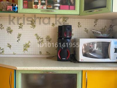 3-бөлмелі пәтер · 58 м² · 4/5 қабат, 11-шағынаудан, уалиханова 215 б, бағасы: 20 млн ₸ в Шымкенте, Енбекшинский р-н