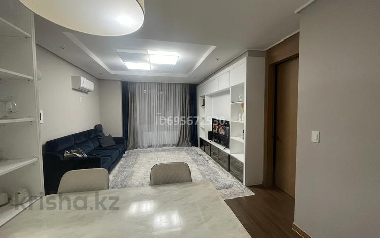 3-комнатная квартира, 80 м², 8/20 этаж помесячно, Кабанбай батыра 43 А