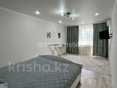 1-комнатная квартира · 35 м² · 5/5 этаж, Л.Толстого 72 за 11 000 ₸ в Уральске, мкр Школьник