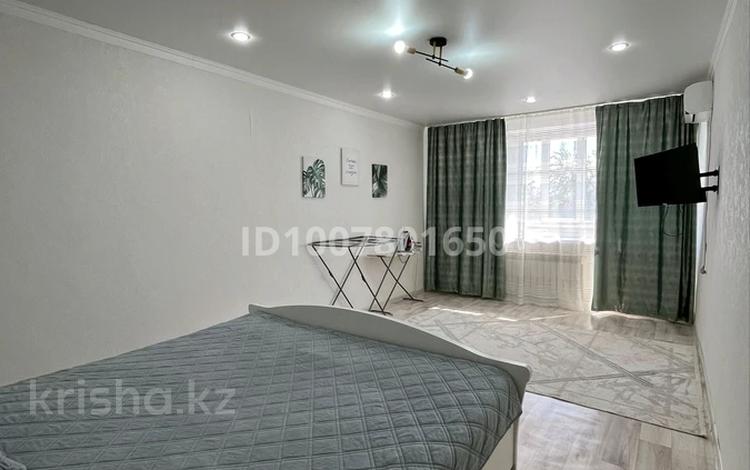 1-комнатная квартира · 35 м² · 5/5 этаж, Л.Толстого 72 за 11 000 ₸ в Уральске, мкр Школьник — фото 2