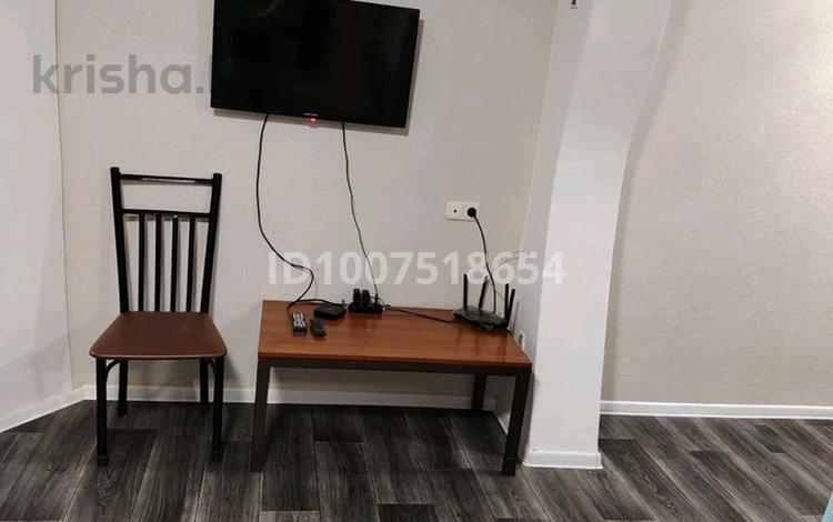 1-комнатная квартира · 8 м², мкр Новый Город 48 за 2 000 ₸ в Караганде, Казыбек би р-н — фото 2