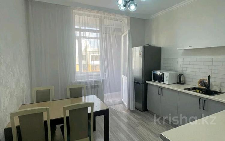 1-комнатная квартира, 42 м², 10/10 этаж помесячно, Чингиза Айтматова 31 за 145 000 〒 в Астане, Нура р-н — фото 2