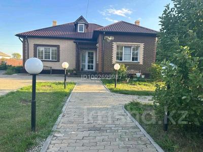 Отдельный дом · 4 комнаты · 130 м² · 15 сот., Р. Кошкарбаева за 75 млн 〒 в Акколе