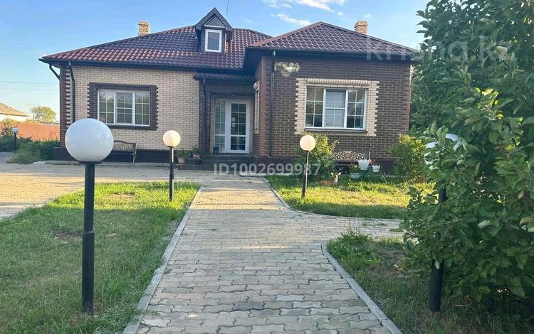 Отдельный дом · 4 комнаты · 130 м² · 15 сот., Р. Кошкарбаева за 75 млн 〒 в Акколе — фото 2