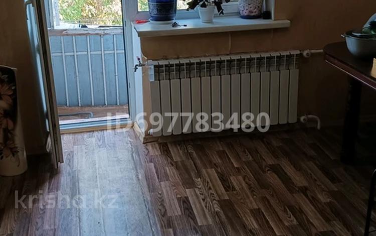 2-комнатная квартира · 37.4 м² · 2 этаж, Отеген Батыра 2 — сахзавод остановка диспетчерская продается 2х комнатная кв уютная или за 9 млн ₸ в Таразе — фото 2