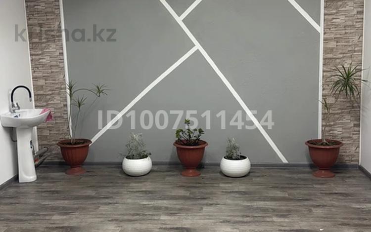 Свободное назначение, офисы, фитнес и спорт, медцентры и аптеки, образование, развлечения, конференц-залы, кабинеты и рабочие места, студии · 90 м² за 3 000 〒 в Семее — фото 2