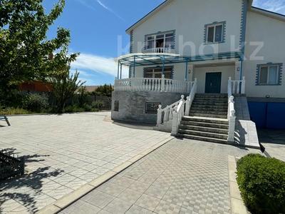 Отдельный дом · 6 комнат · 430 м² · 10 сот., Айжигалиева 15 за 60.5 млн 〒 в Атырау