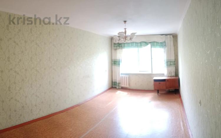 2-комнатная квартира, 50 м², 3/5 этаж помесячно, мкр Восток 1