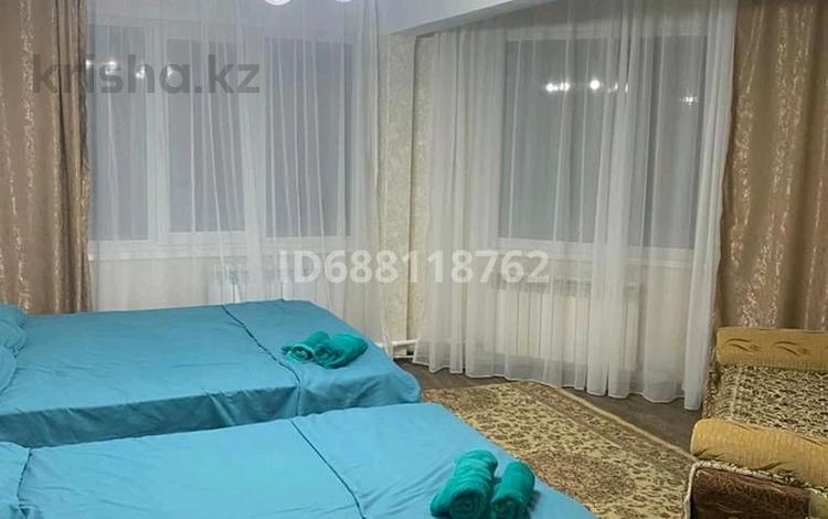 3-комнатная квартира · 70 м² · 2/5 этаж, Утепова — Утепова за 20 000 〒 в Усть-Каменогорске — фото 2
