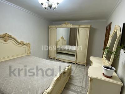 4-бөлмелі пәтер, 74 м², 3/5 қабат тәулігіне, мкр Центральный, Махамбета 114б 114, бағасы: 12 000 〒 в Атырау, мкр Центральный